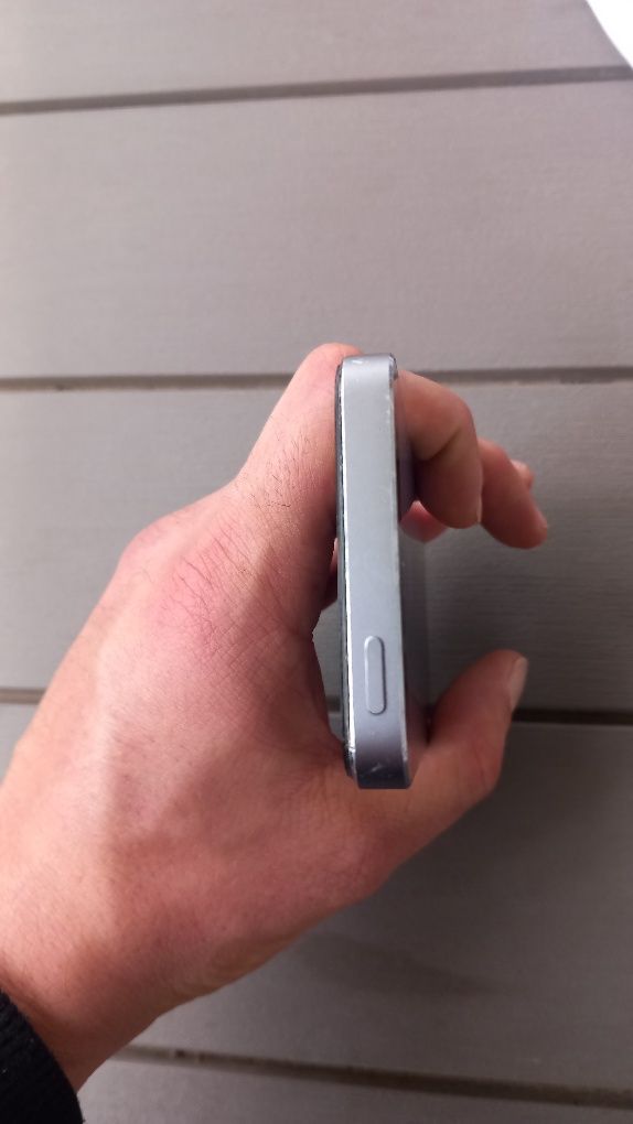 iPhone 5s 16GB Space Grey