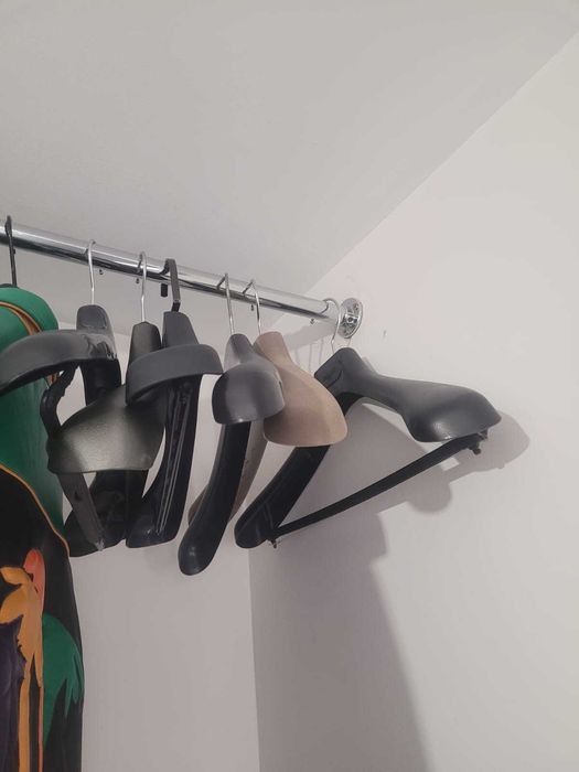 180 закачалки за дрехи