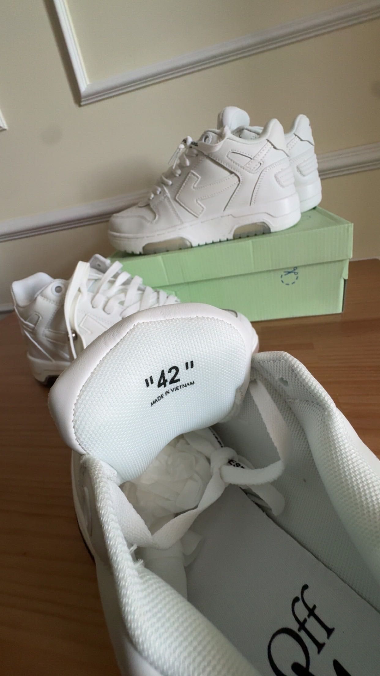 Off White “OOO” Sneakers New!