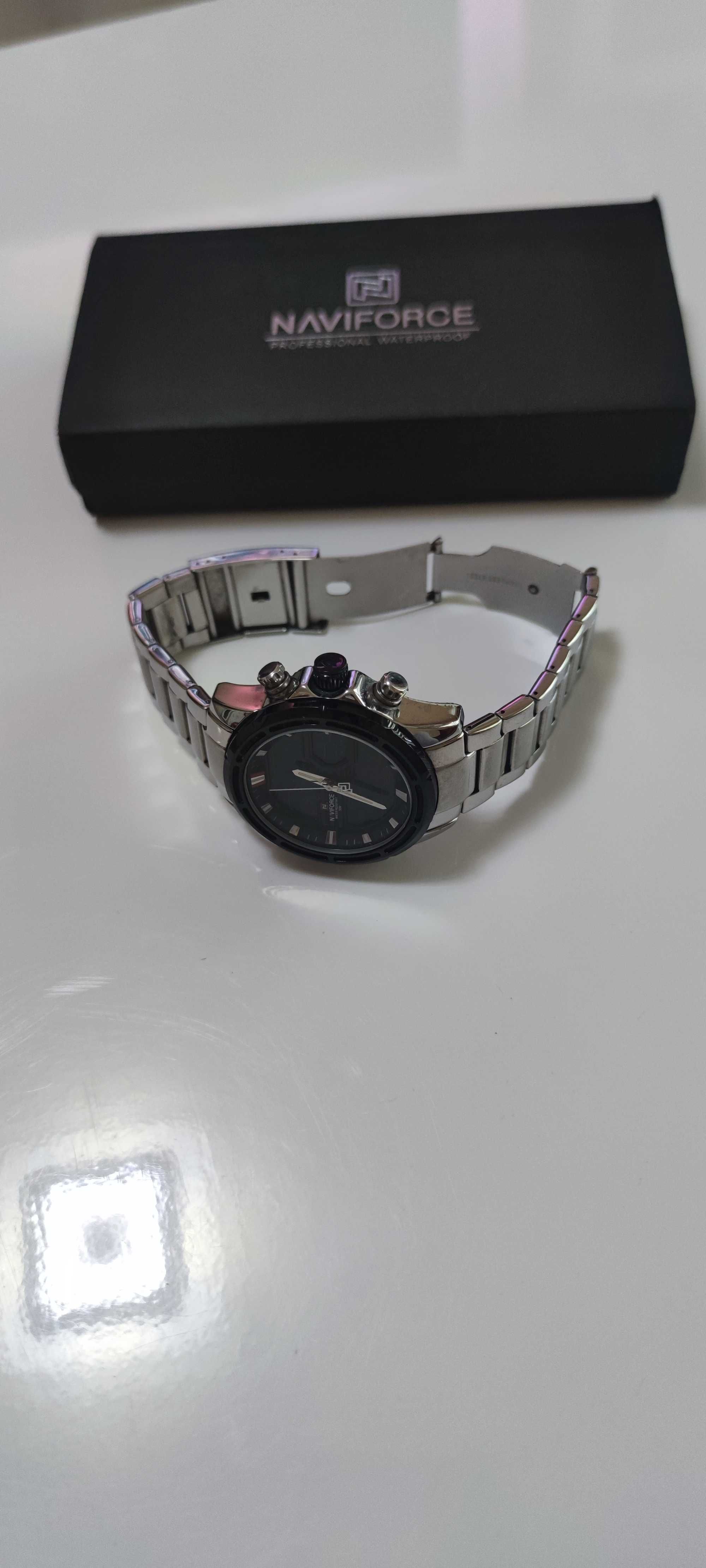 Мъжки часовник Naviforce, Неръждаема стомана, Черен / Сребрист