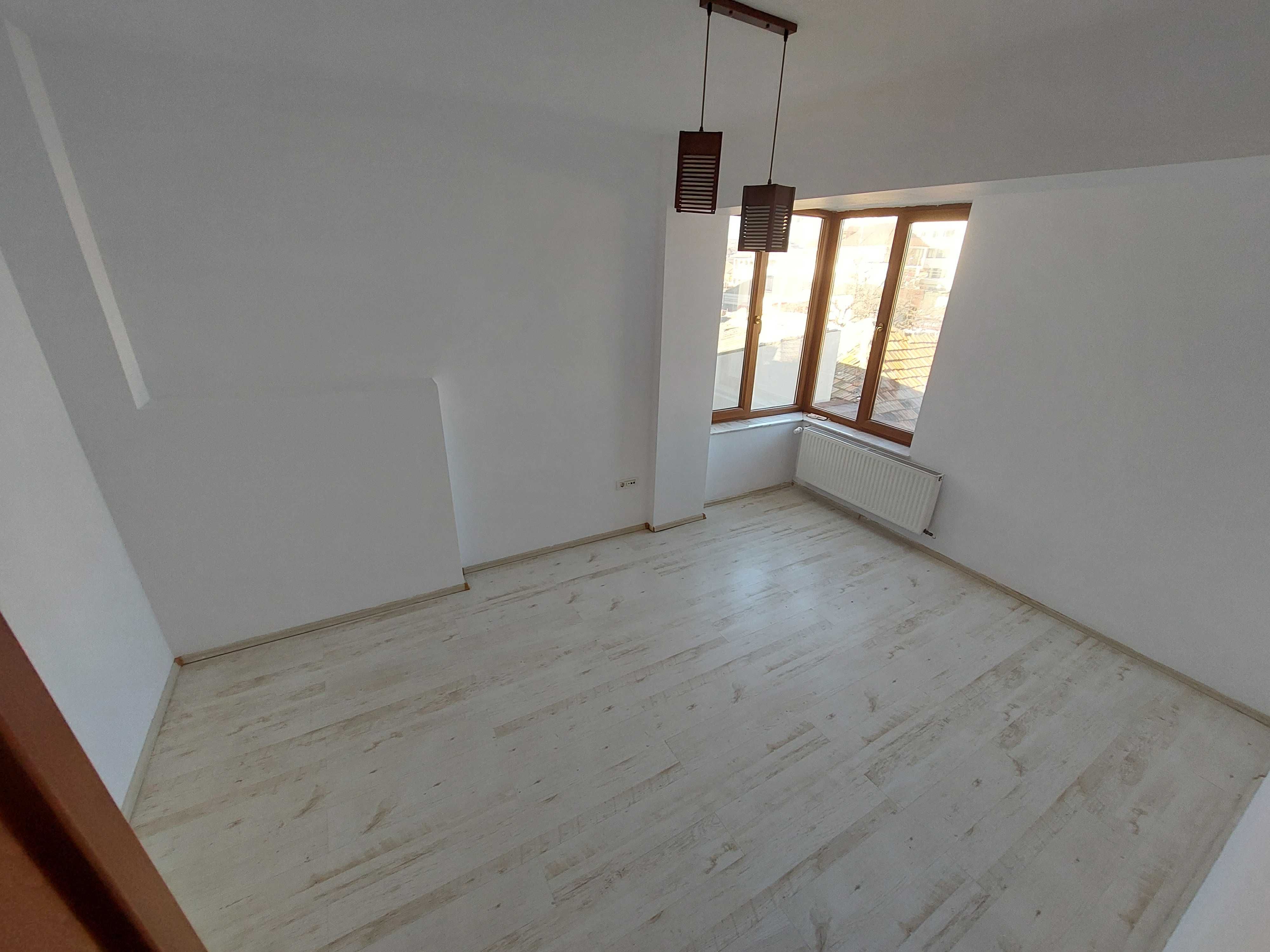 Apartament 4 camere Dacia I Et 1 I curte & boxa, mutare imediata