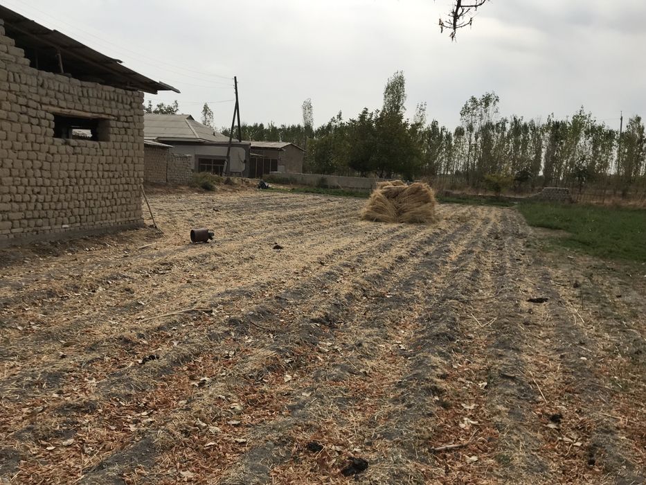 Yer sotiladi uyi blan