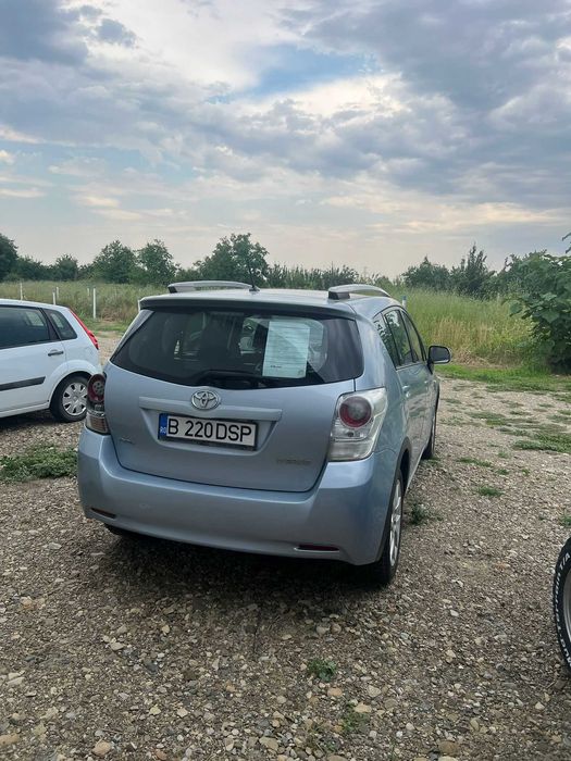 Vand toyota verso 7 locuri
