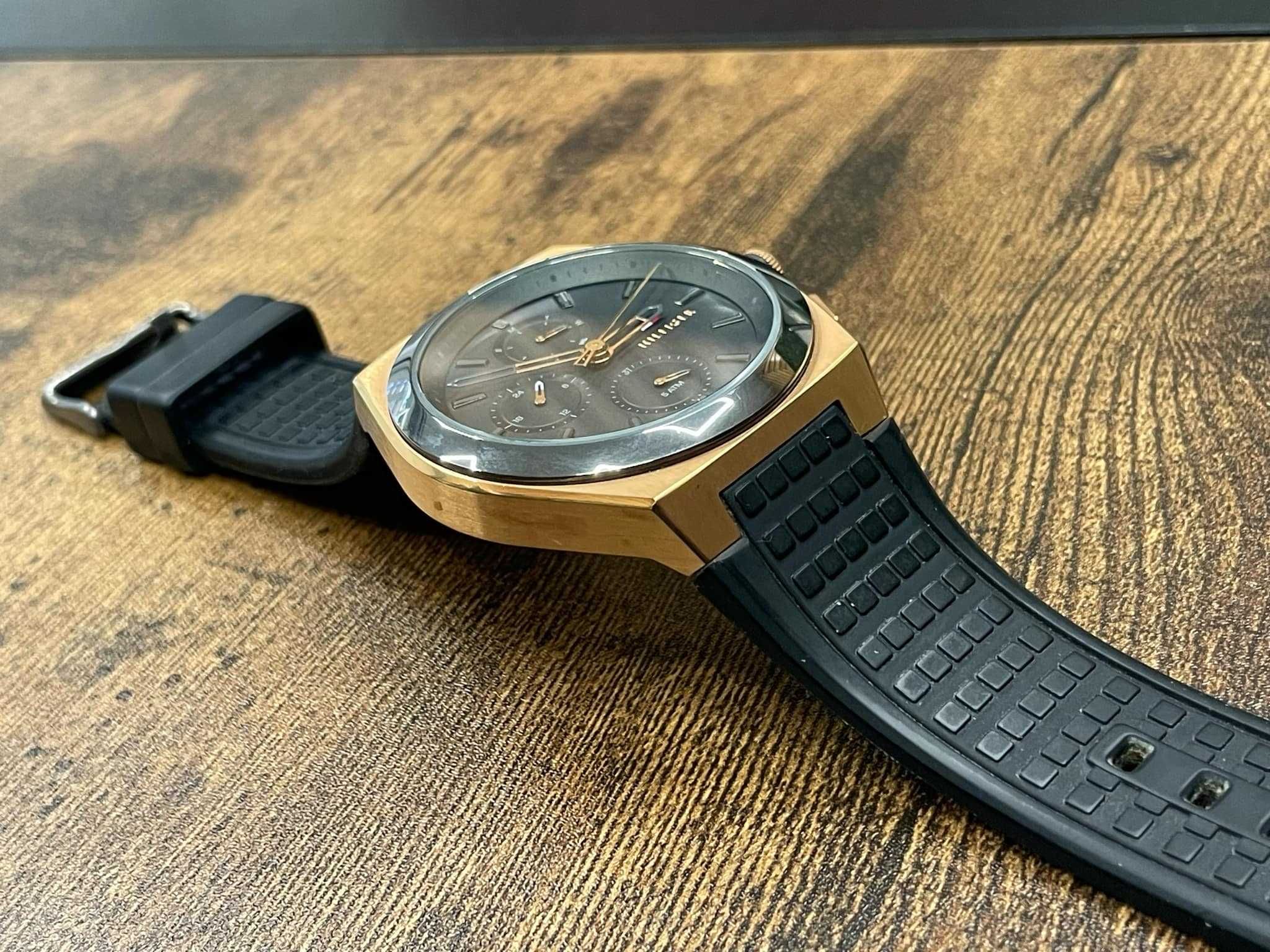Часовник Tommy Hilfiger