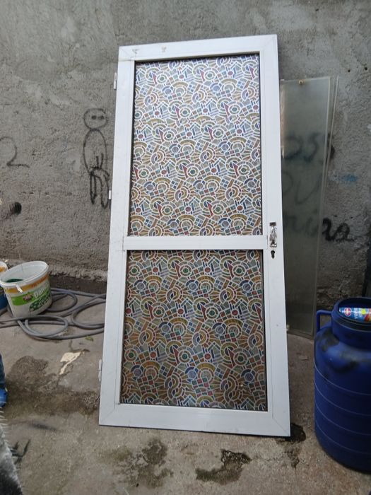 Vând ușa aluminiu