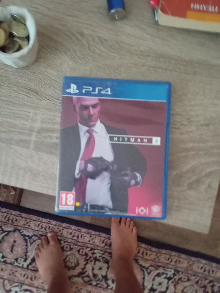 Продавам две игри Hitman2 и Farcry