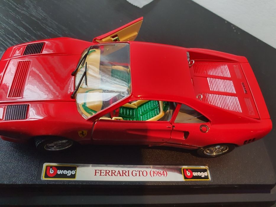 Vând macheta Ferrarii  GTO și Enzo Ferrarii