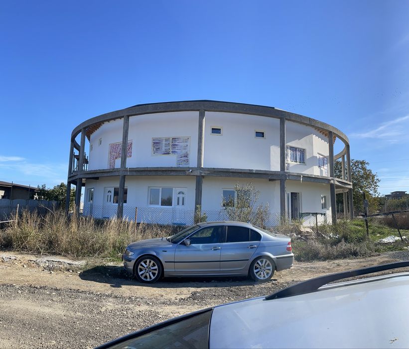 Mester  constructor de case .