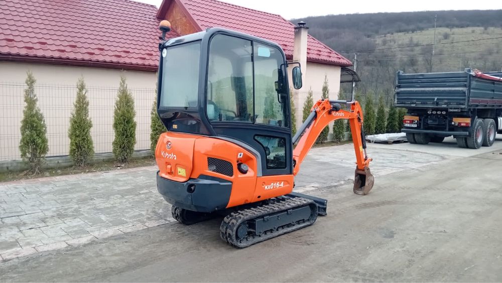 Miniexcavator kubota 1800 kg an 2017