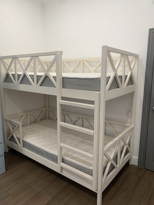 Двухъярусная кровать