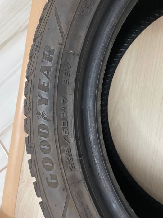 2 anvelope de iarna 225/50/17 Goodyear 2022