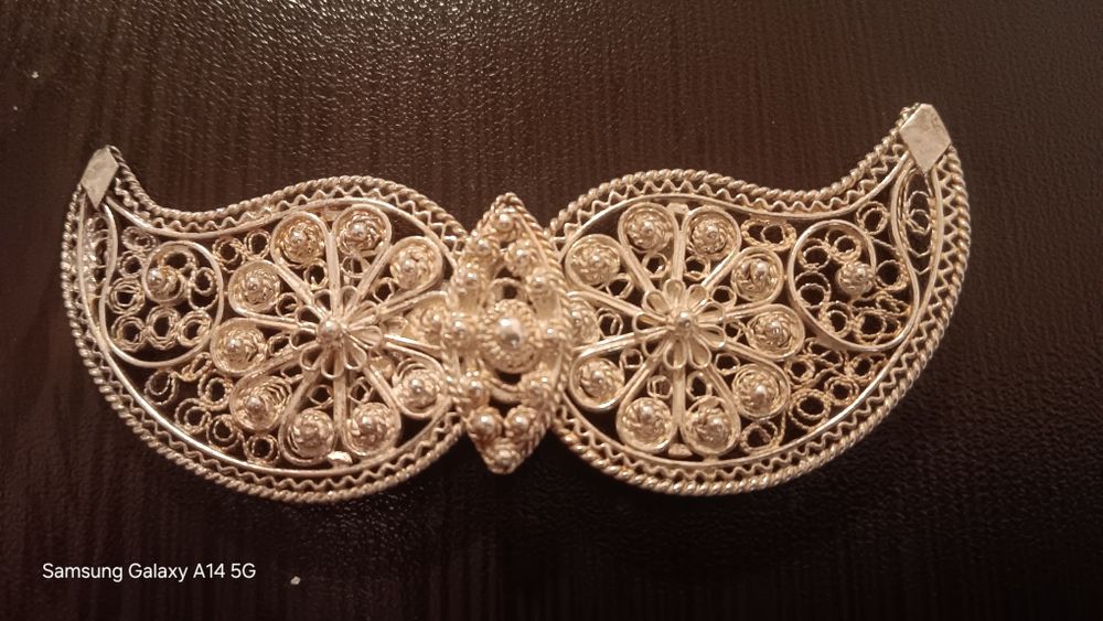 Сребарна стара ръчна брошка