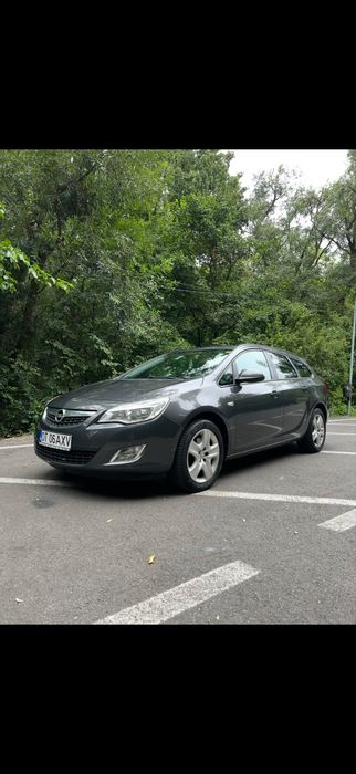 Opel Astra J 2011