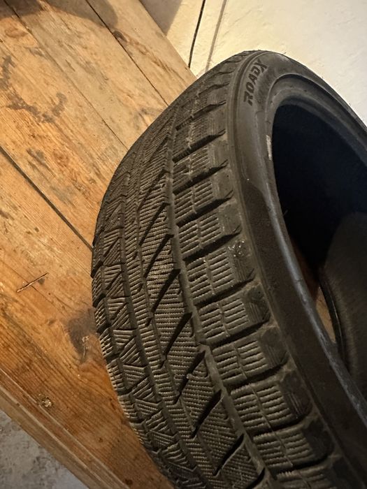 Зимные шины продаю