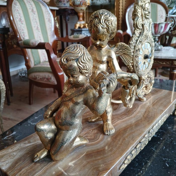 Каминен часовник