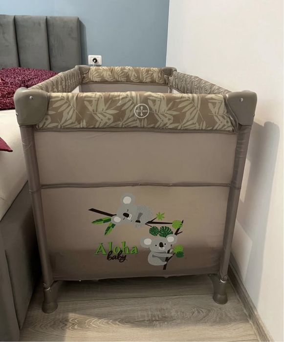 Vand patut bebe cu saltea inclus,foarte putin folosit