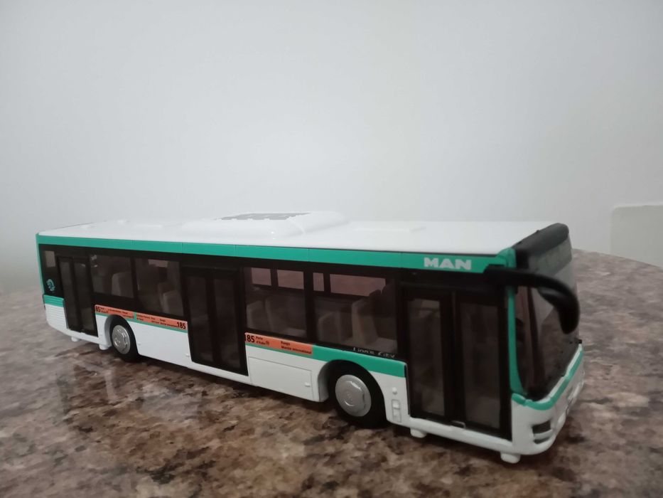 Vând autobuze machetă