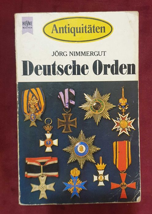 Военни униформи, брони, медали, значки, инструменти - 12 справочника