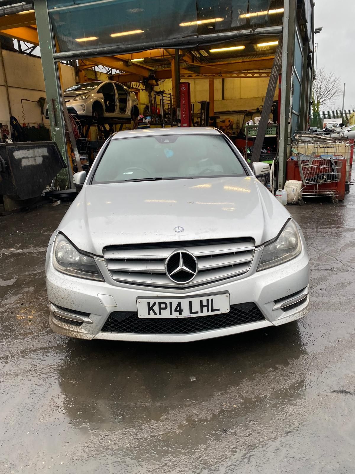 Bara fata capota faruri mercedes c 220 2.2 euro 5