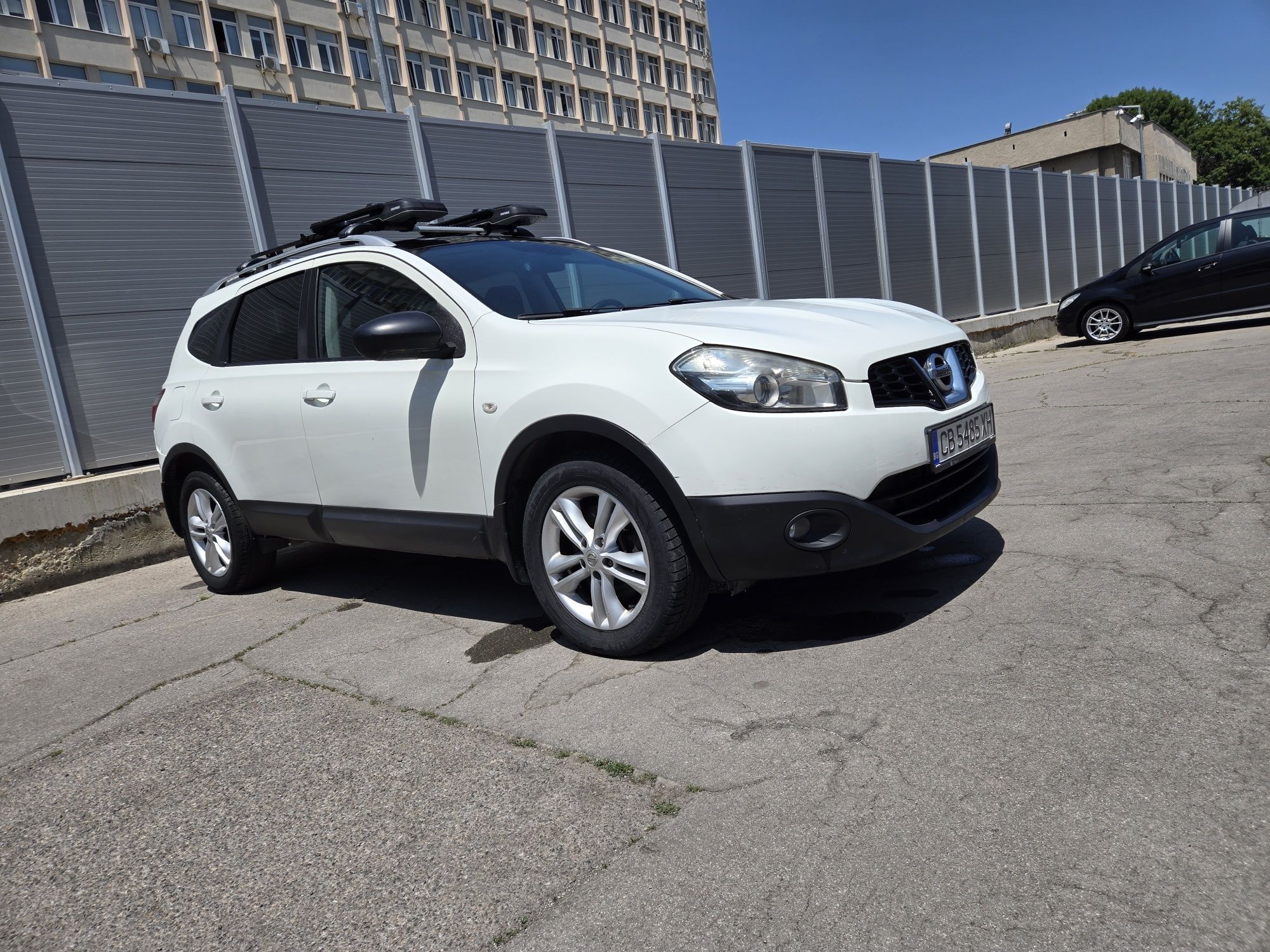 Продавам отличен автомобил Nissan Qashqai
