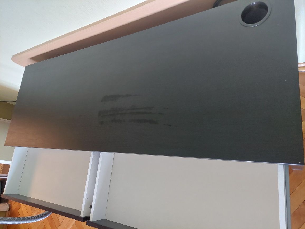 Бюро IKEA MICKE 142×50см, черно-кафяво