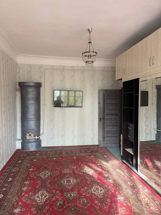 Новоида регистон магазин ёнида 2 хонали уй сотаман  без маклер