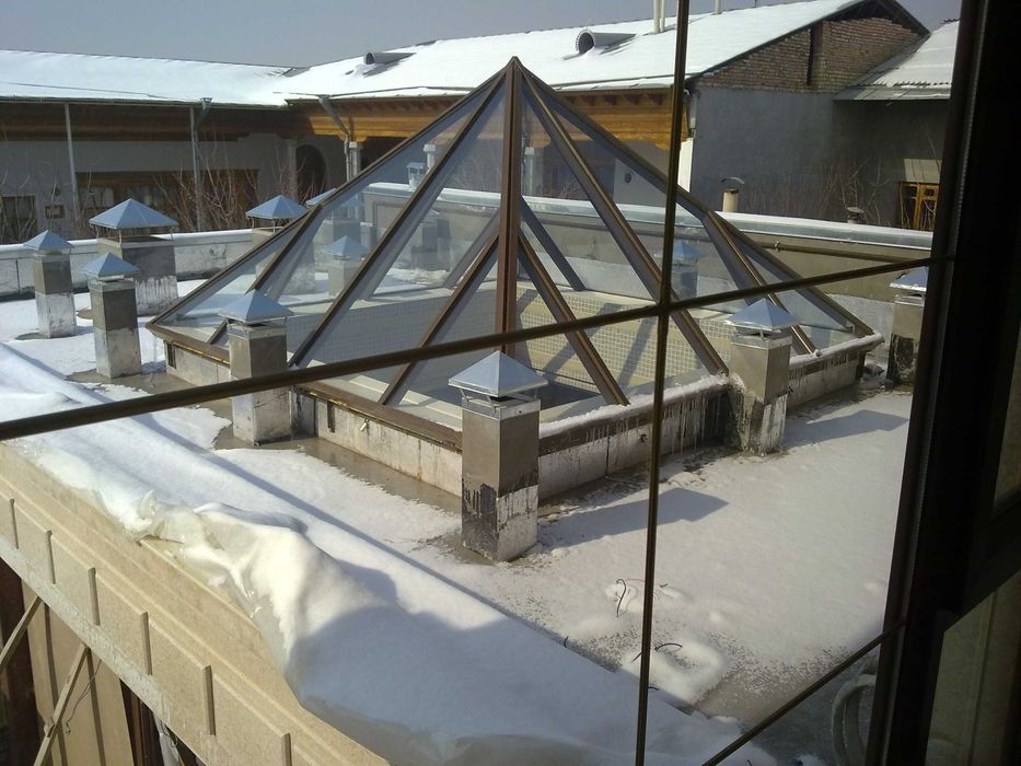 Стеклянные крыши, Люк, Зенитный фонарь. Пирамиды - стеклянные.