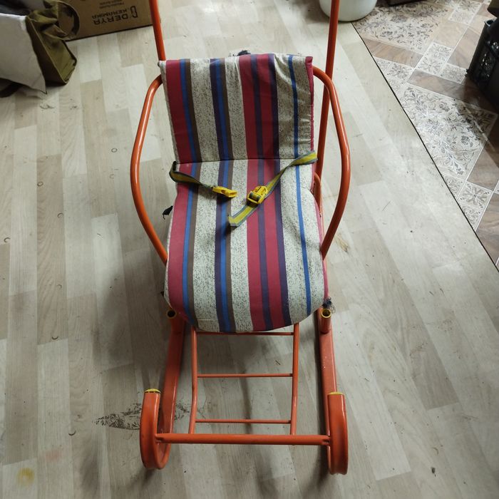 Продам санки детские.