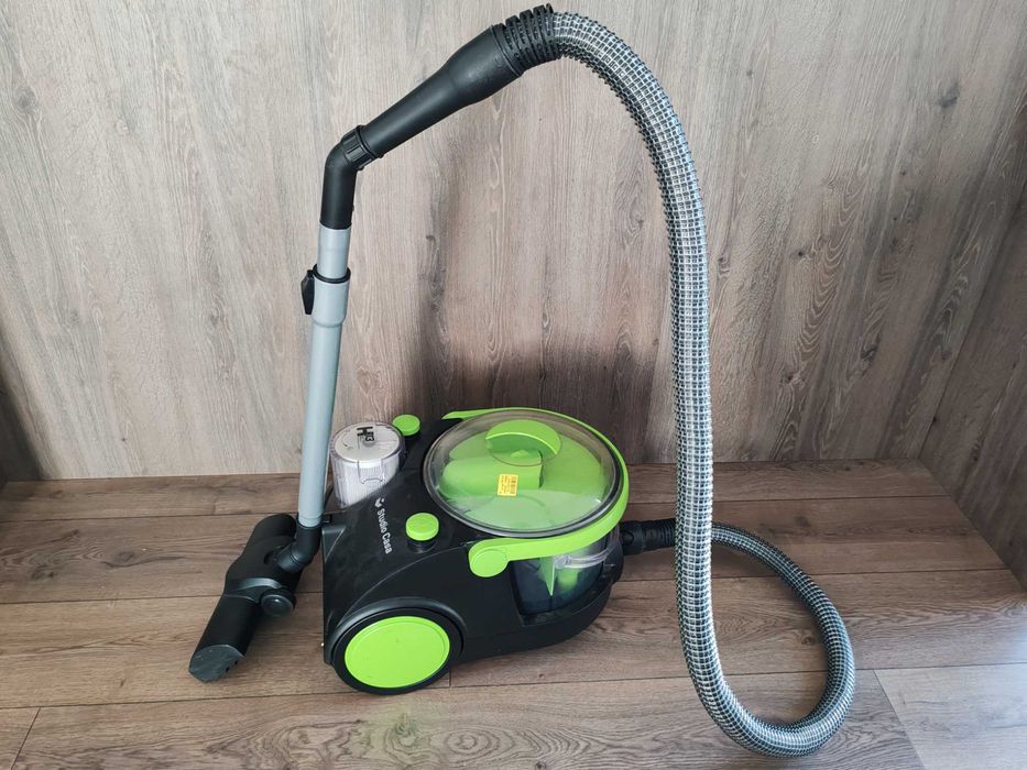 Aspirator cu filtrare prin apa