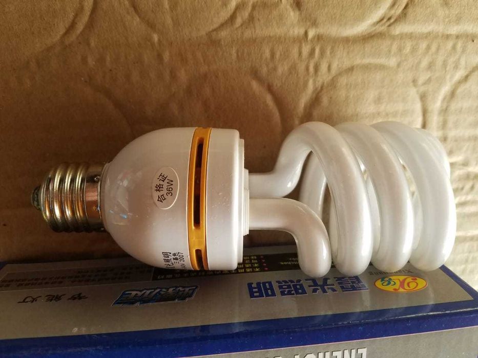 Лампы галогеновые и энергосберегающие