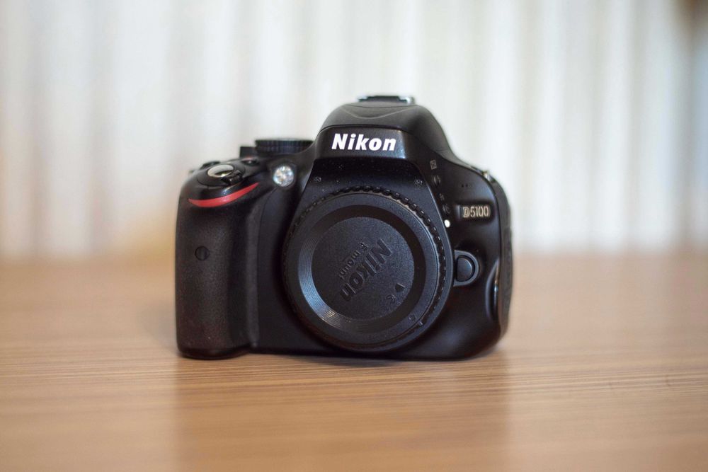 Nikon D5100 + AF-S NIKKOR 18-55mm 1:3.5 -5.6G