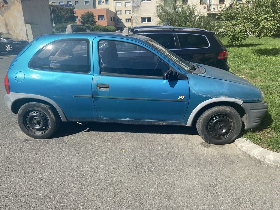 Opel corsa doua usi