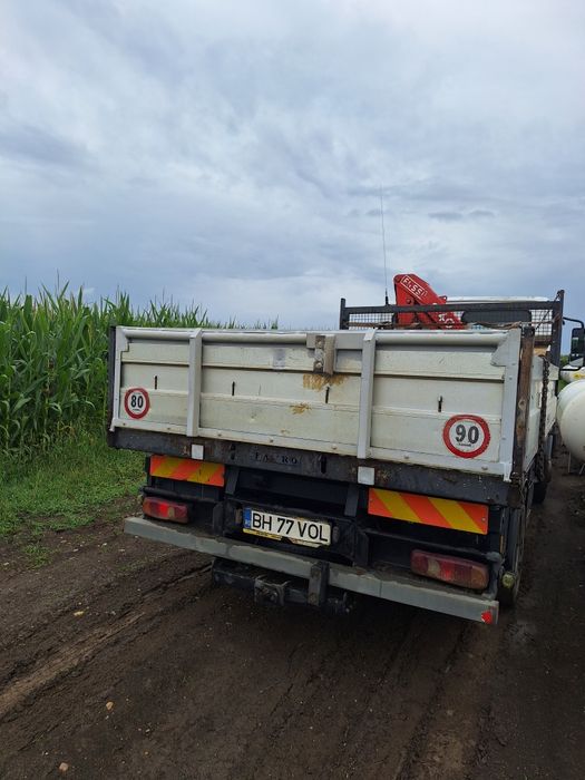 Vând camion basculabil cu macara