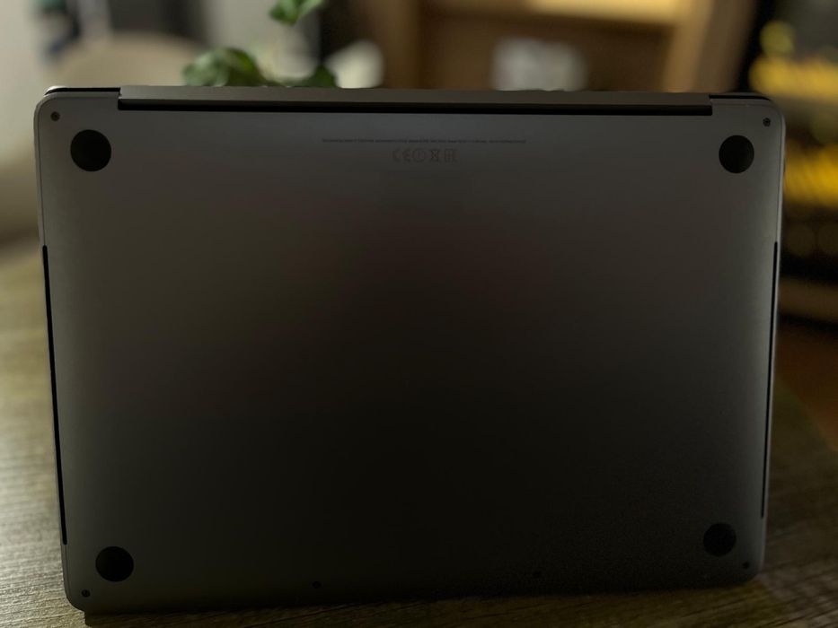 MacBookPro 14,2 13 Inch i7 16Gb RAM 256GB
