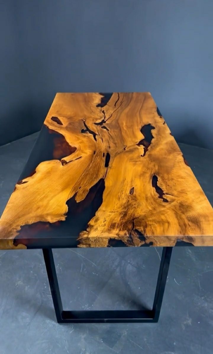 Masa din lemn de dud cu rasina epoxidica