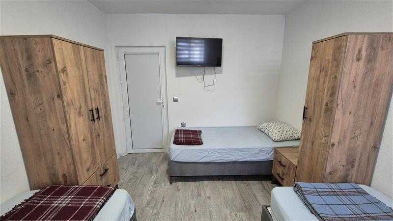 Стаи и легла за нощувки за работници и групи в с.Скравена