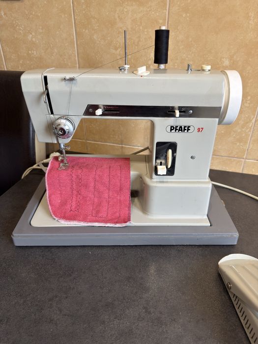 Masina de cusut festinat cu butoniere PFAFF din metal