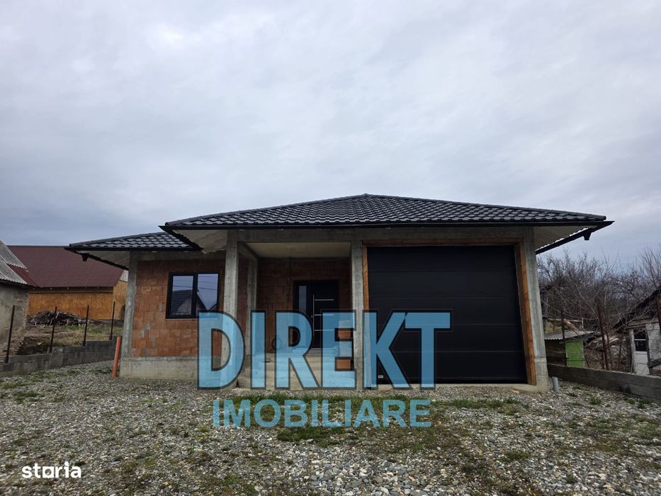 Casa la rosu in stadiu avansat, localitatea Monariu