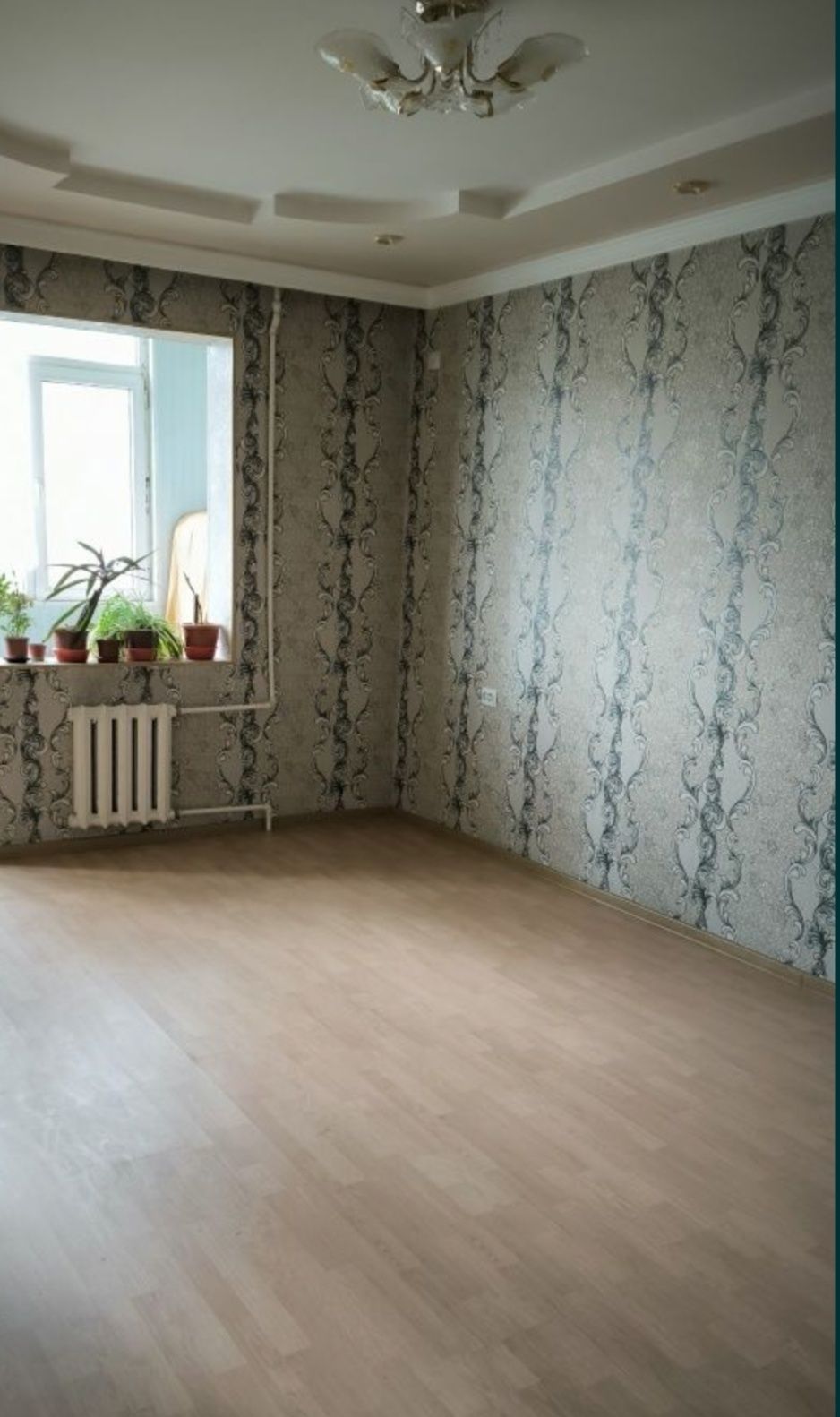 Срочно продаётся Феруза 4/3/4 балкон 1*5×6 ремонт хороший 85000