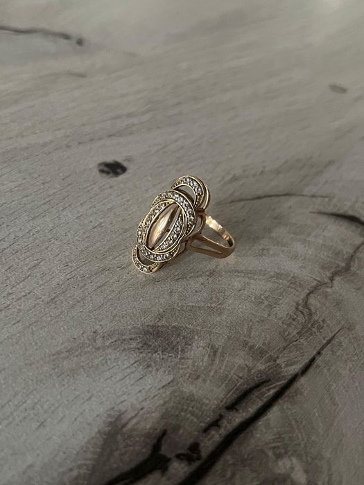 Кольцо золотое красивое