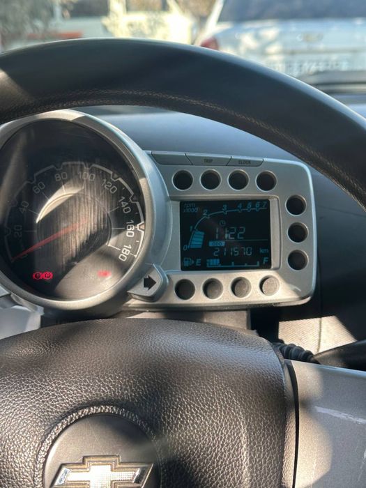 Shevralet spark sotiladi