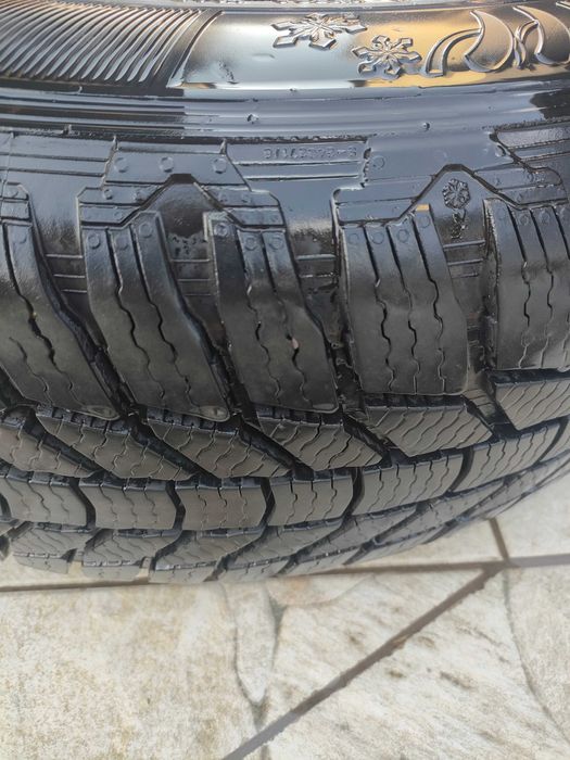 Set 4 jante Mercedes echipate cu cauciucuri aproape noi