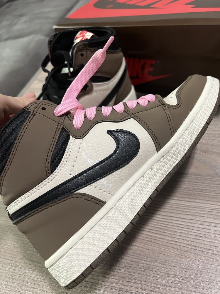 Jordan 1 Retro High OG Travis Scott Mocha