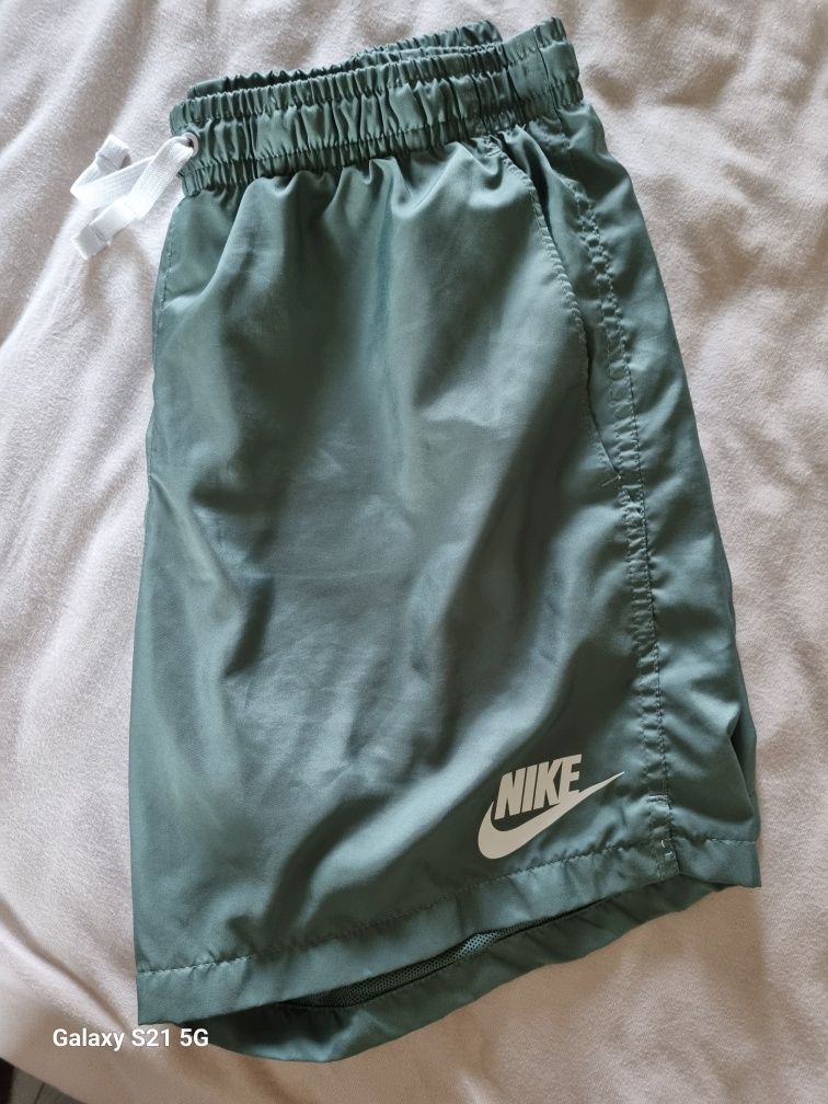 Мъжки къси панталони Nike!