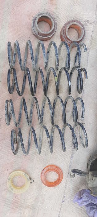 Чулок ва пружины. Чулокда озрок букулиш бор. Пружиналар деярли янги.