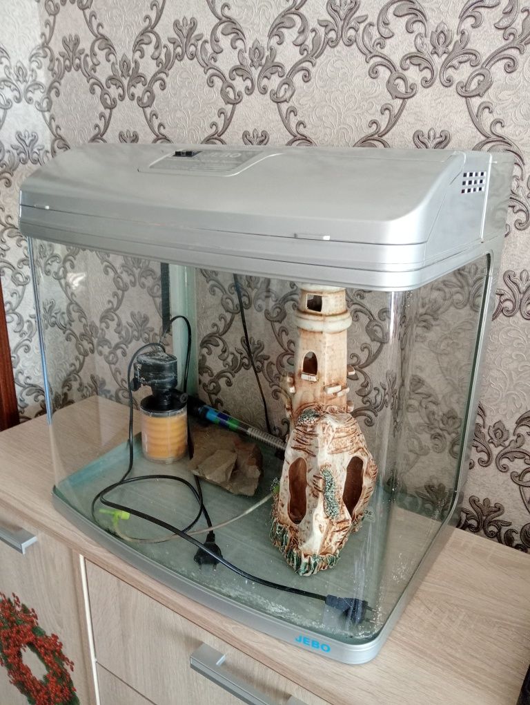 Аквариум в отличном состоянии,