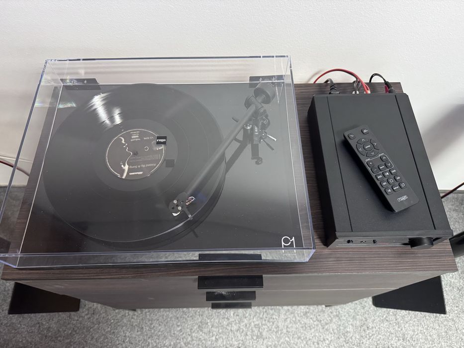 Sistem complet ampificator și boxe Rega System One, ca și nou