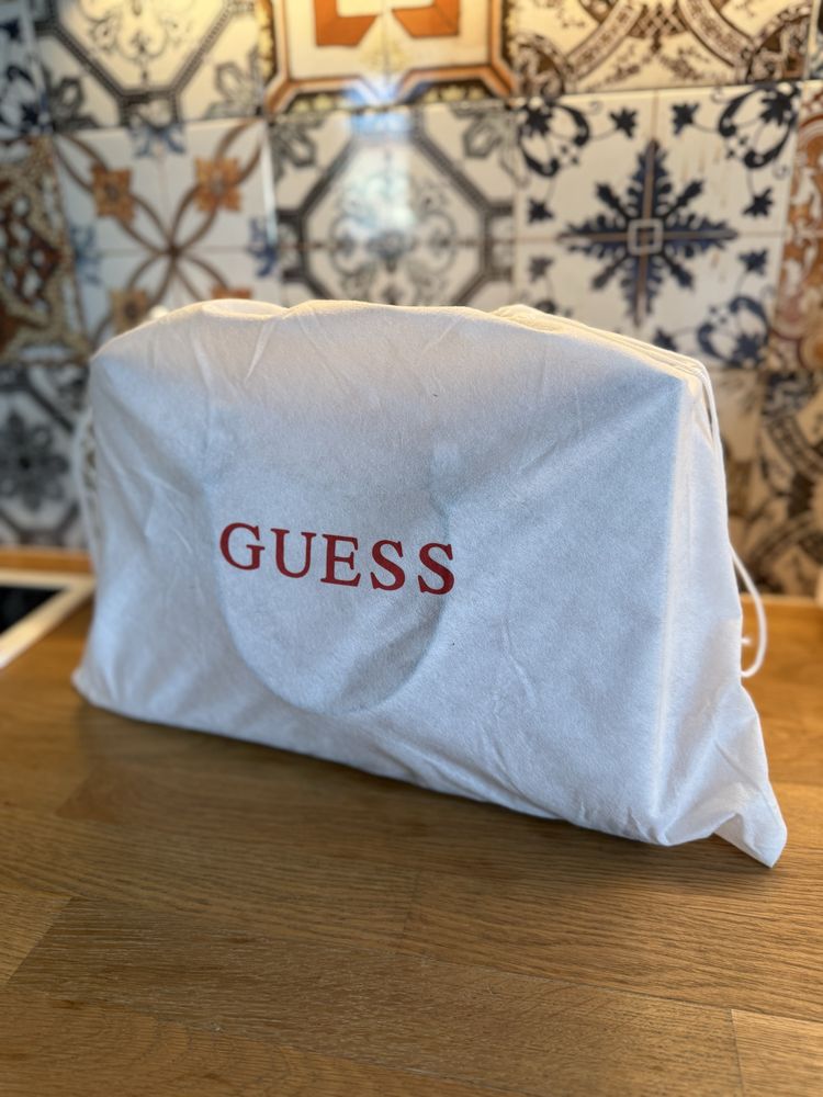 Дамска чанта Guess