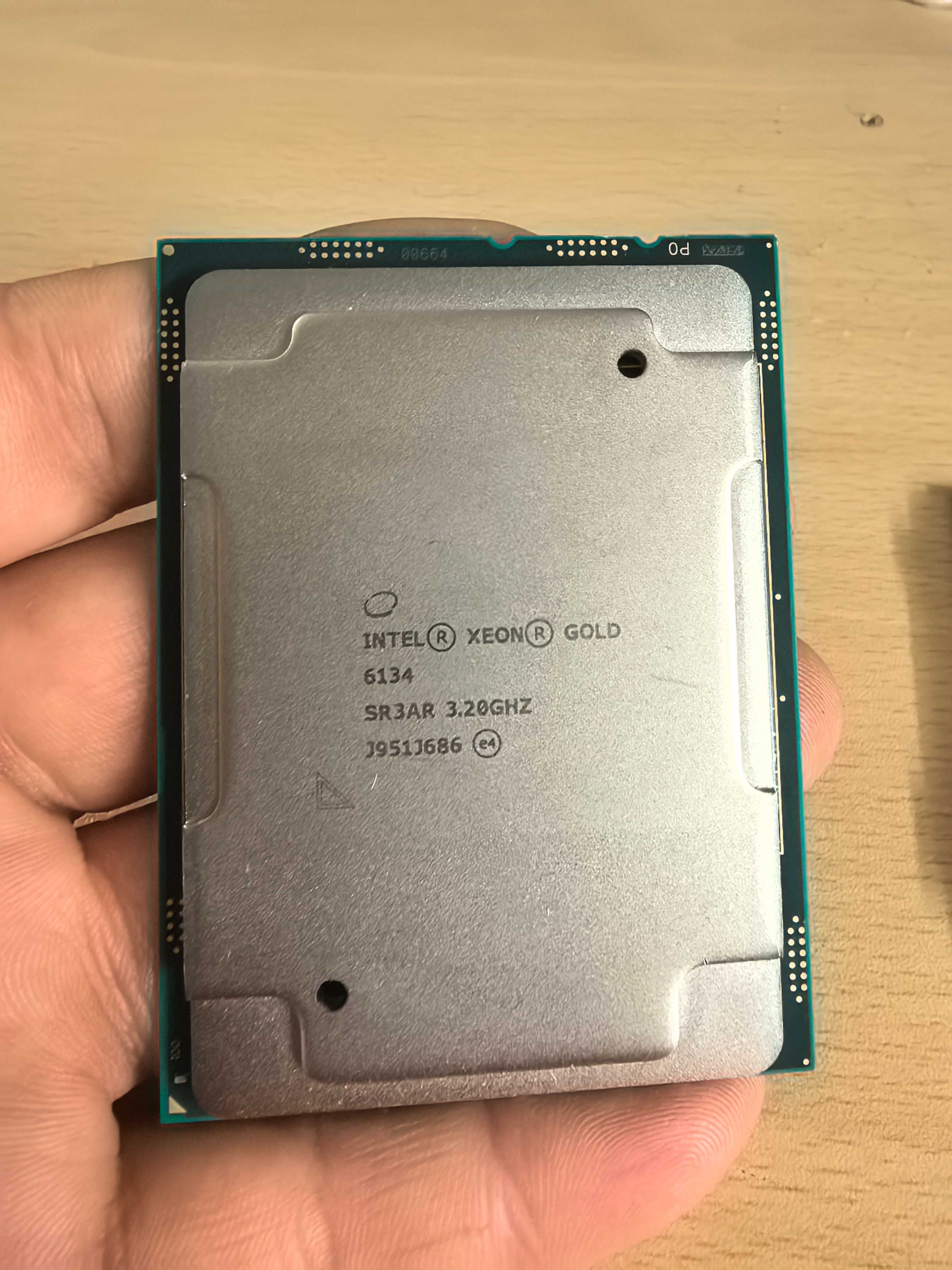 Процесори Xeon E5-2658V8 , GOLD 6134 , E7-8890V3