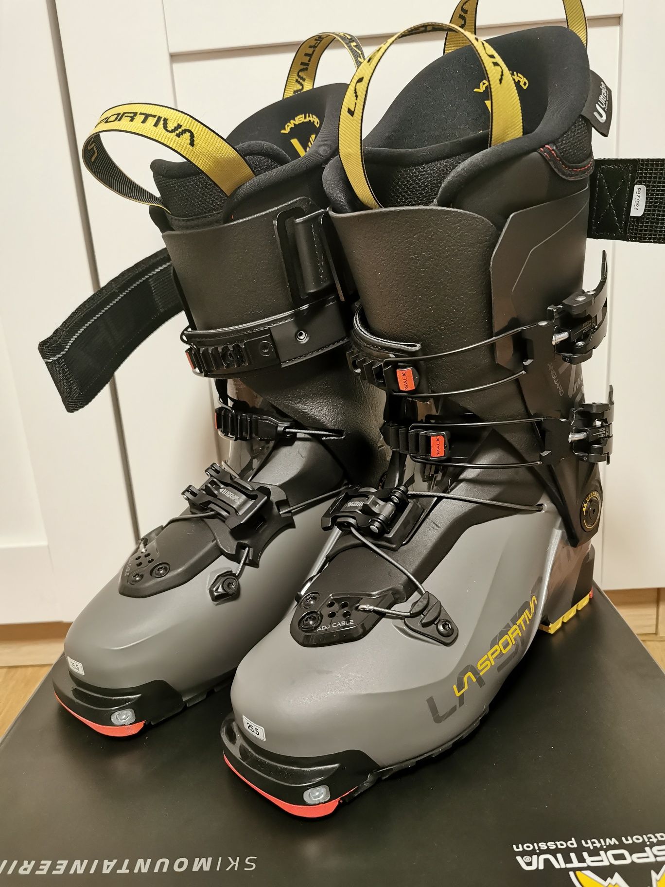 Vand clapari tura La Sportiva Vanguard  marimea 25.5. Noi